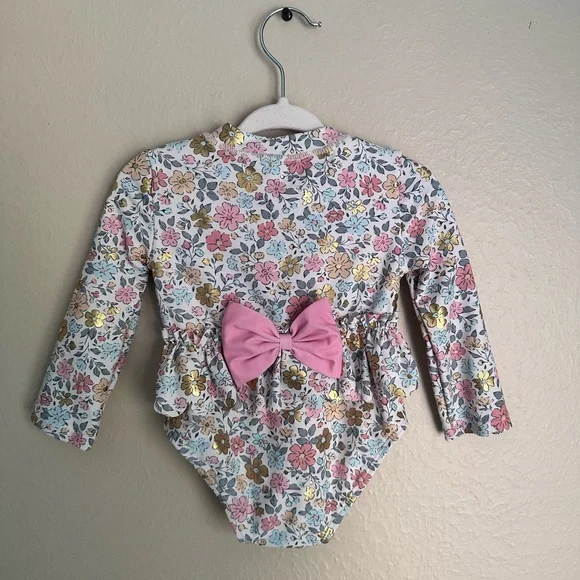 Tommy Bahama Baby Girl One Piece Rashguard Swimsuit with Sun Hat 12 Months - Picture 2 of 7